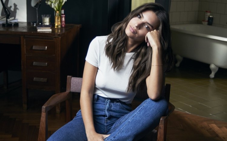 Emily Ratajkowski Theme screenshot #7