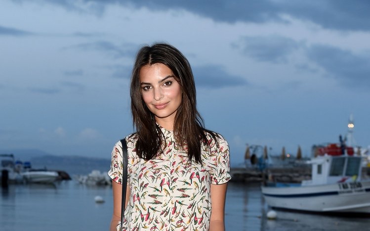 Emily Ratajkowski Theme screenshot #3