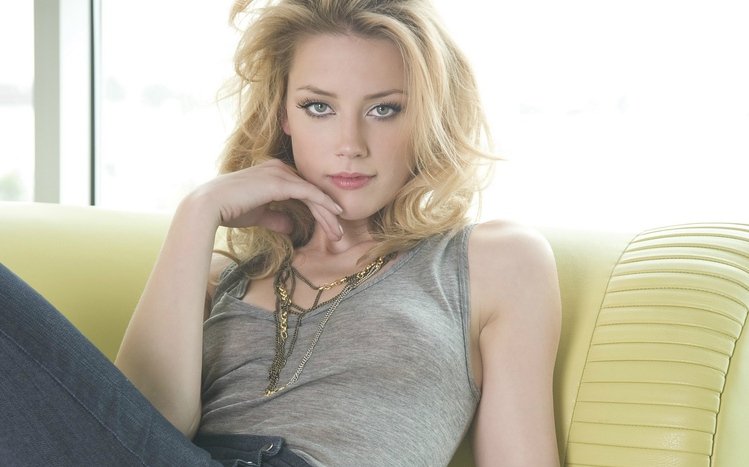 Amber Heard Theme screenshot #4