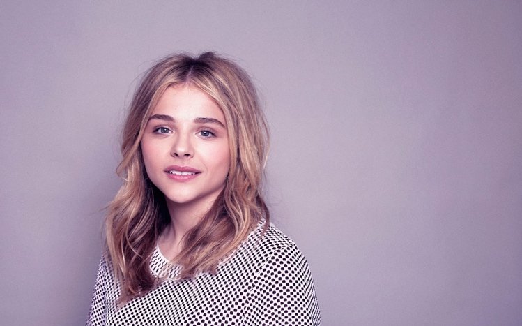 Chloe Grace Moretz Windows 11/10 Theme 