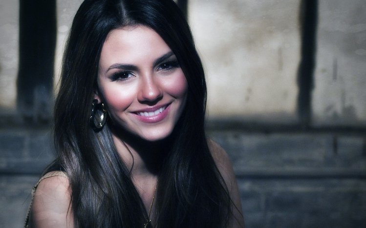 Victoria Justice Theme screenshot #10