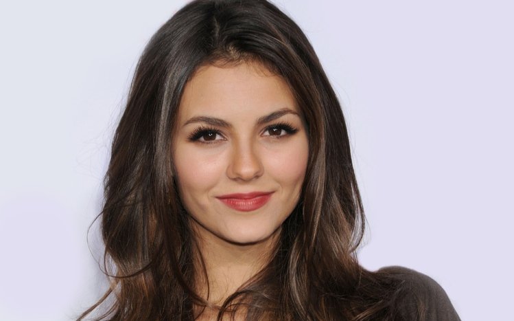 Victoria Justice Theme screenshot #14