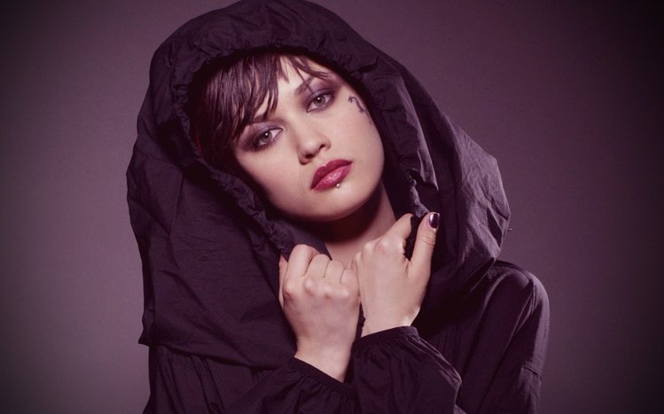 Olga Kurylenko Theme screenshot #5