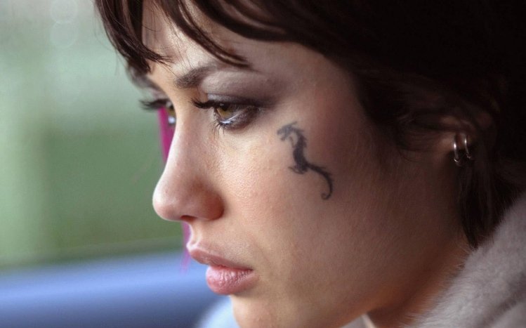 Olga Kurylenko Theme screenshot #3