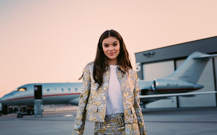 Hailee Steinfeld Theme screenshot #15