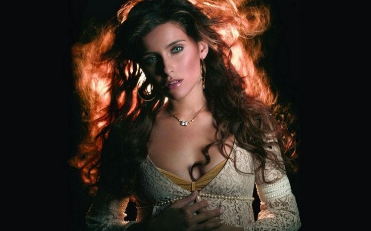 Nelly Furtado Theme screenshot #1
