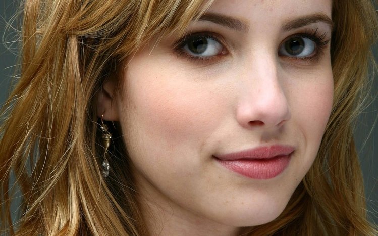 Emma Roberts Windows 11/10 Theme - themepack.me