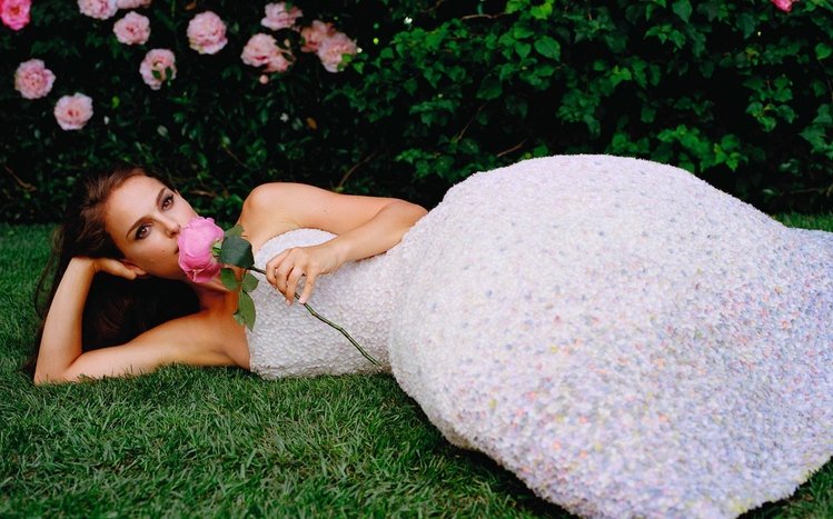 Natalie Portman Theme screenshot #6