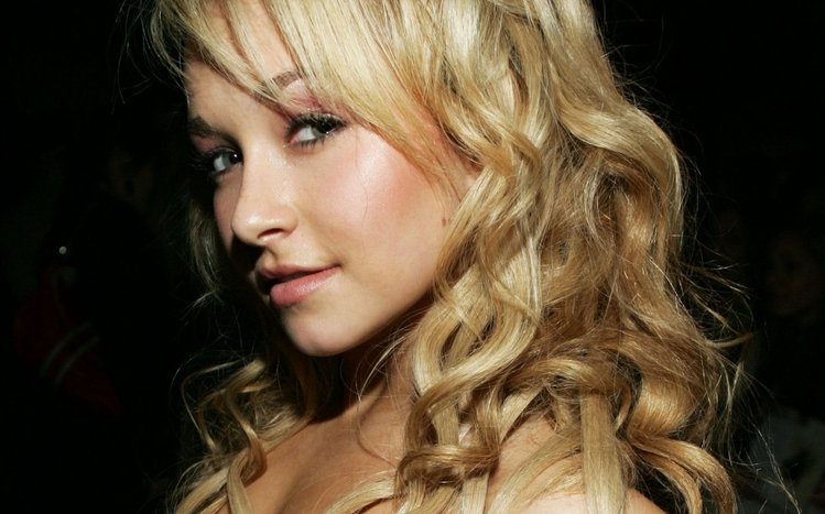 Hayden Panettiere Theme screenshot #14
