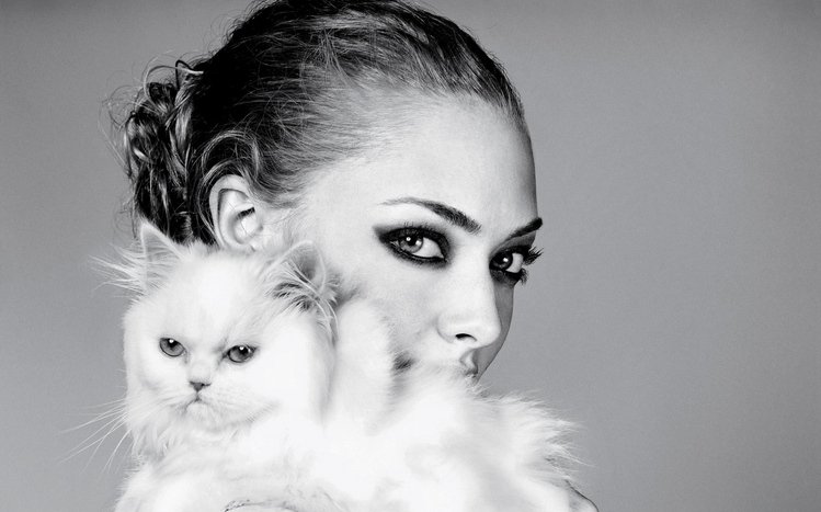 Amanda Seyfried Theme screenshot #1