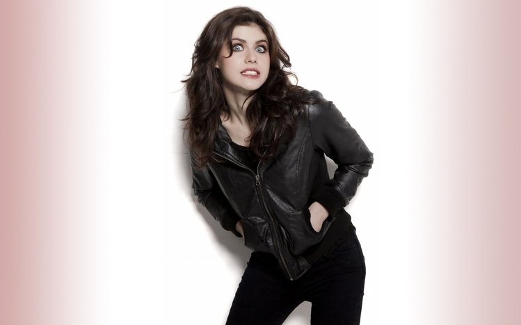 Alexandra Daddario Theme screenshot #12