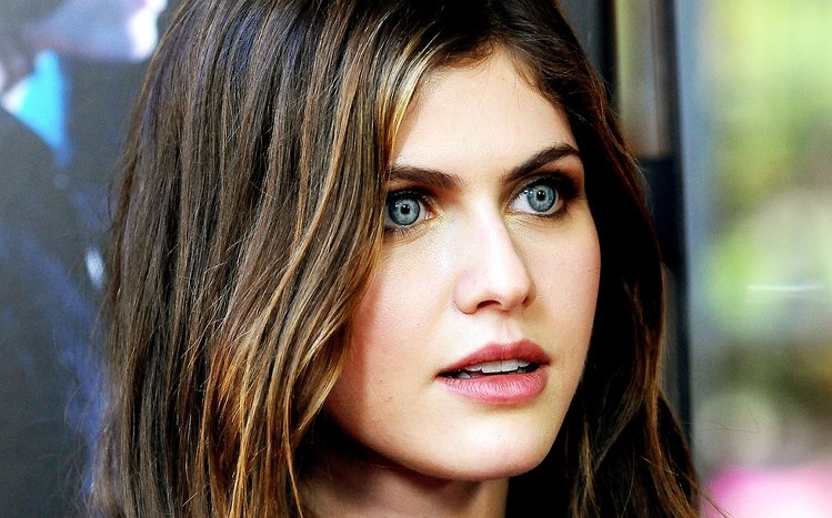 Alexandra Daddario Theme screenshot #3