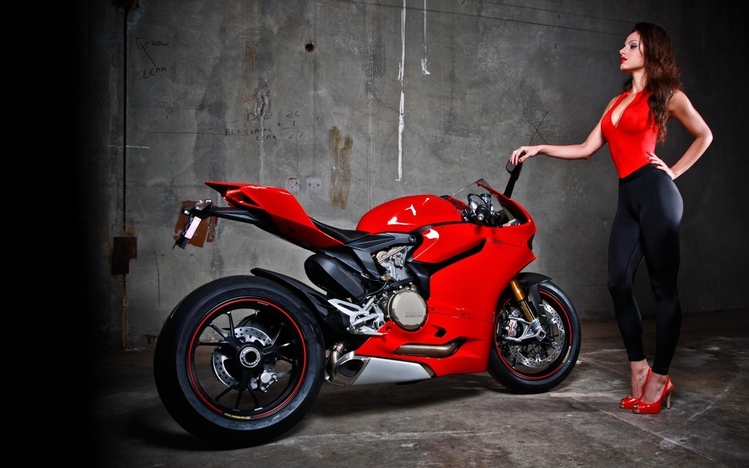 Girls & Motorcycles Windows 10 Theme - themepack.me