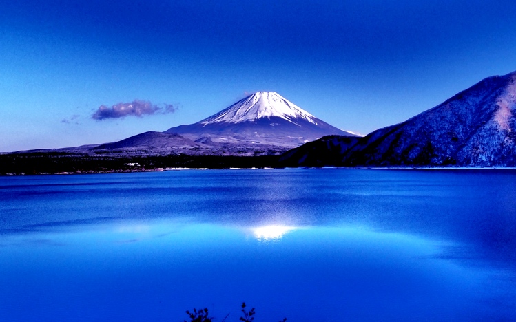 Japan Mountains Windows 10 Theme - themepack.me