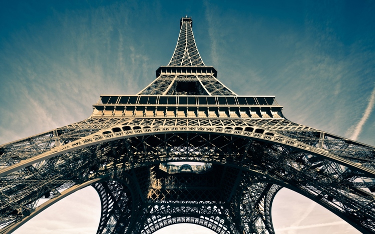 Eiffel Tower Windows 10 Theme - themepack.me